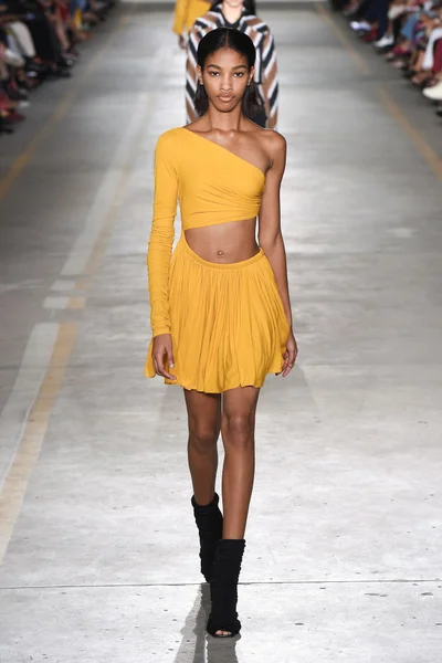 Look 15